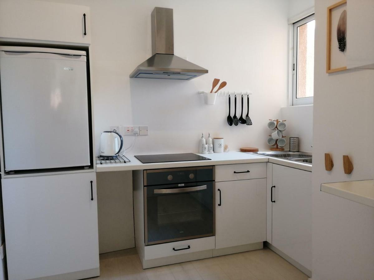 Alex'S Vacation Suite - 100M From The Beach - 6 Guests Paphos Exterior photo